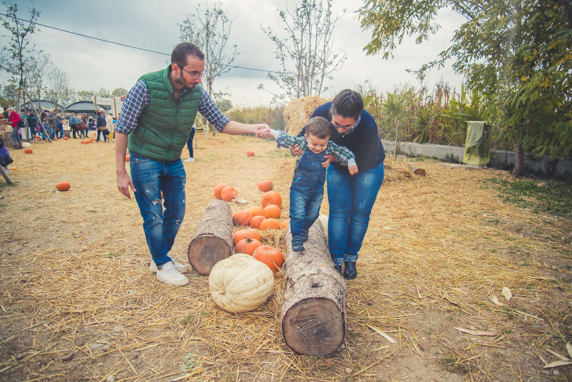 famiglia zucca ambino nonno andrea tronco cammina