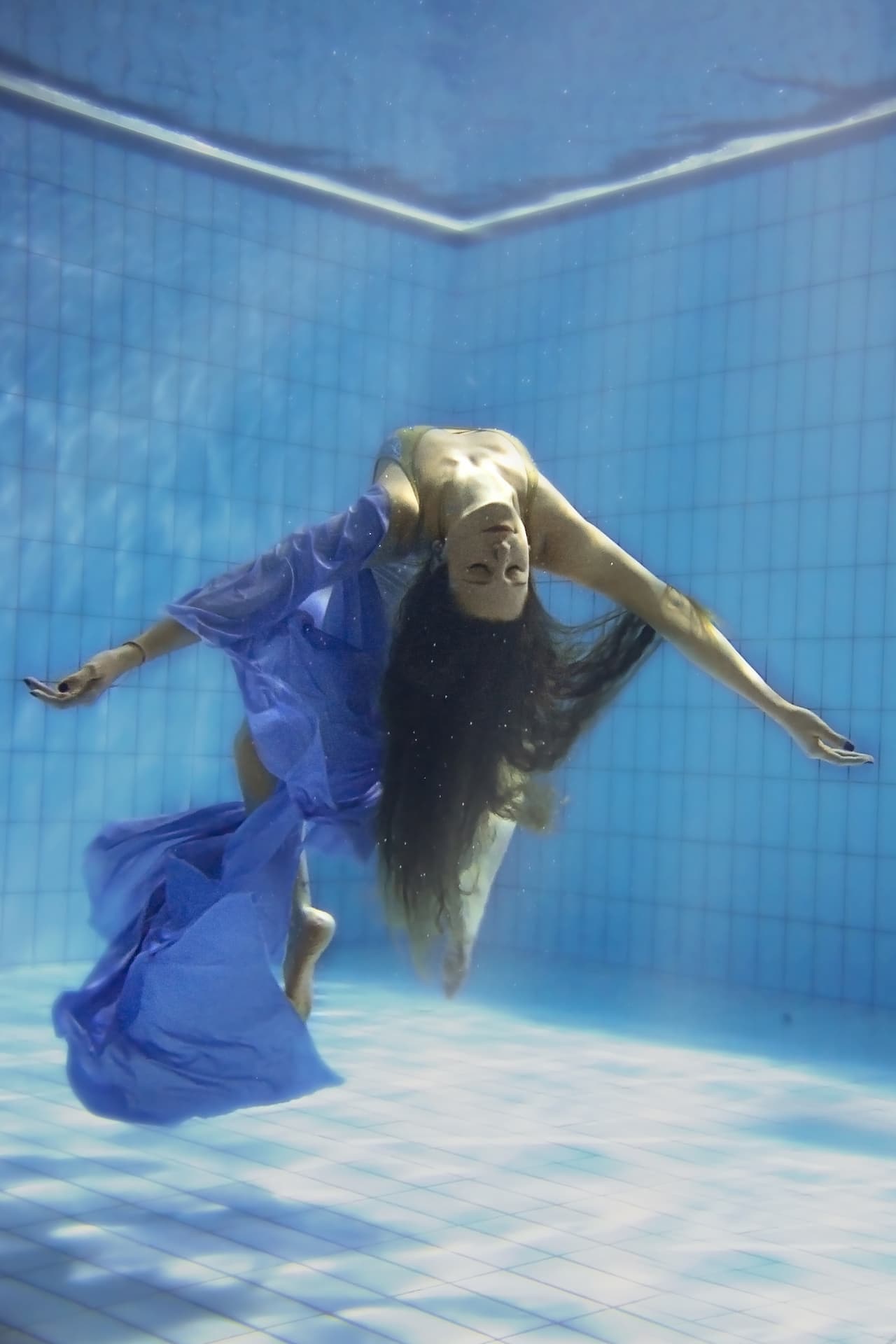 sirena in acqua foto subacquea piscina montebelluna