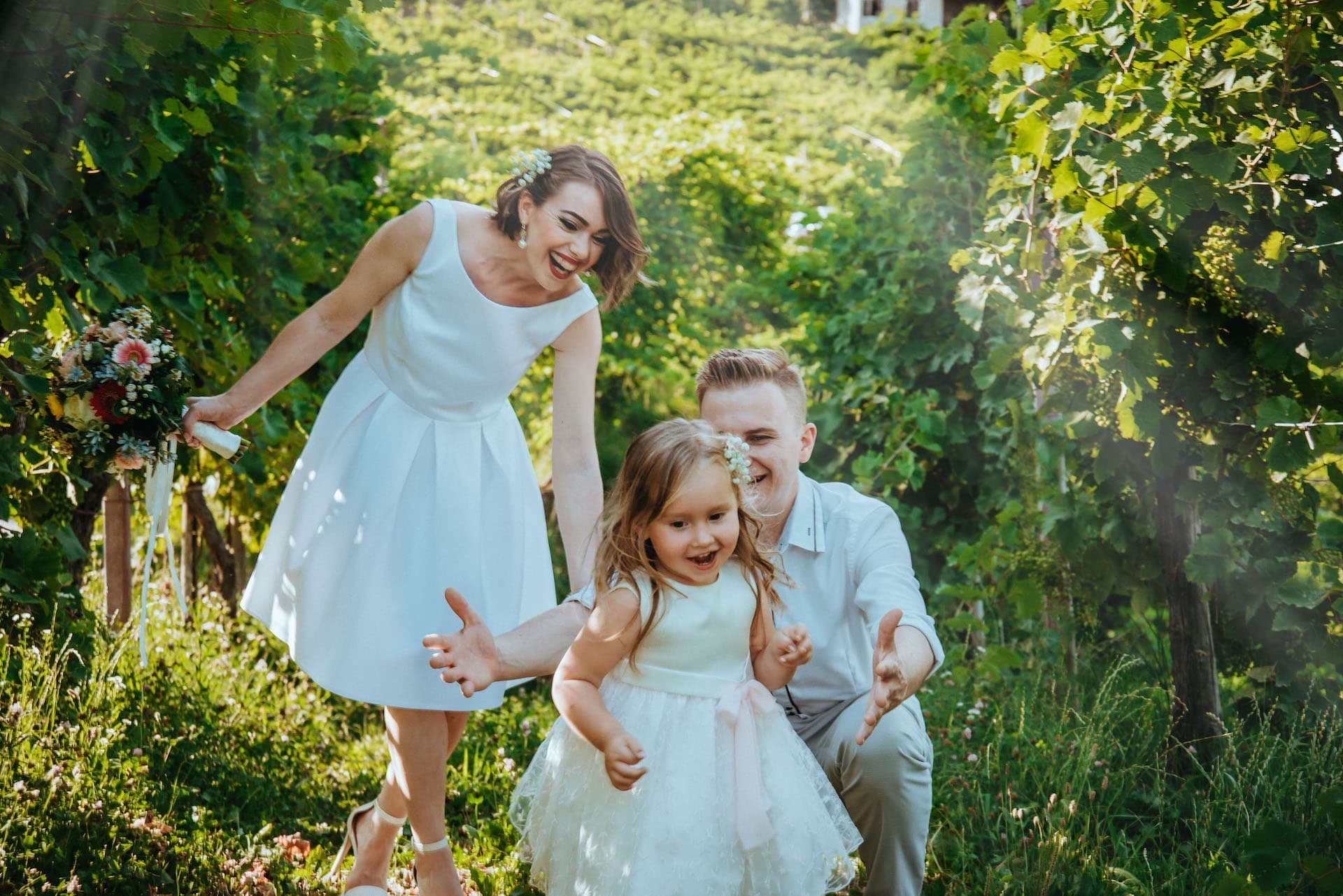 sposi bambina fondo vigneti valdobbiadene sorrisi