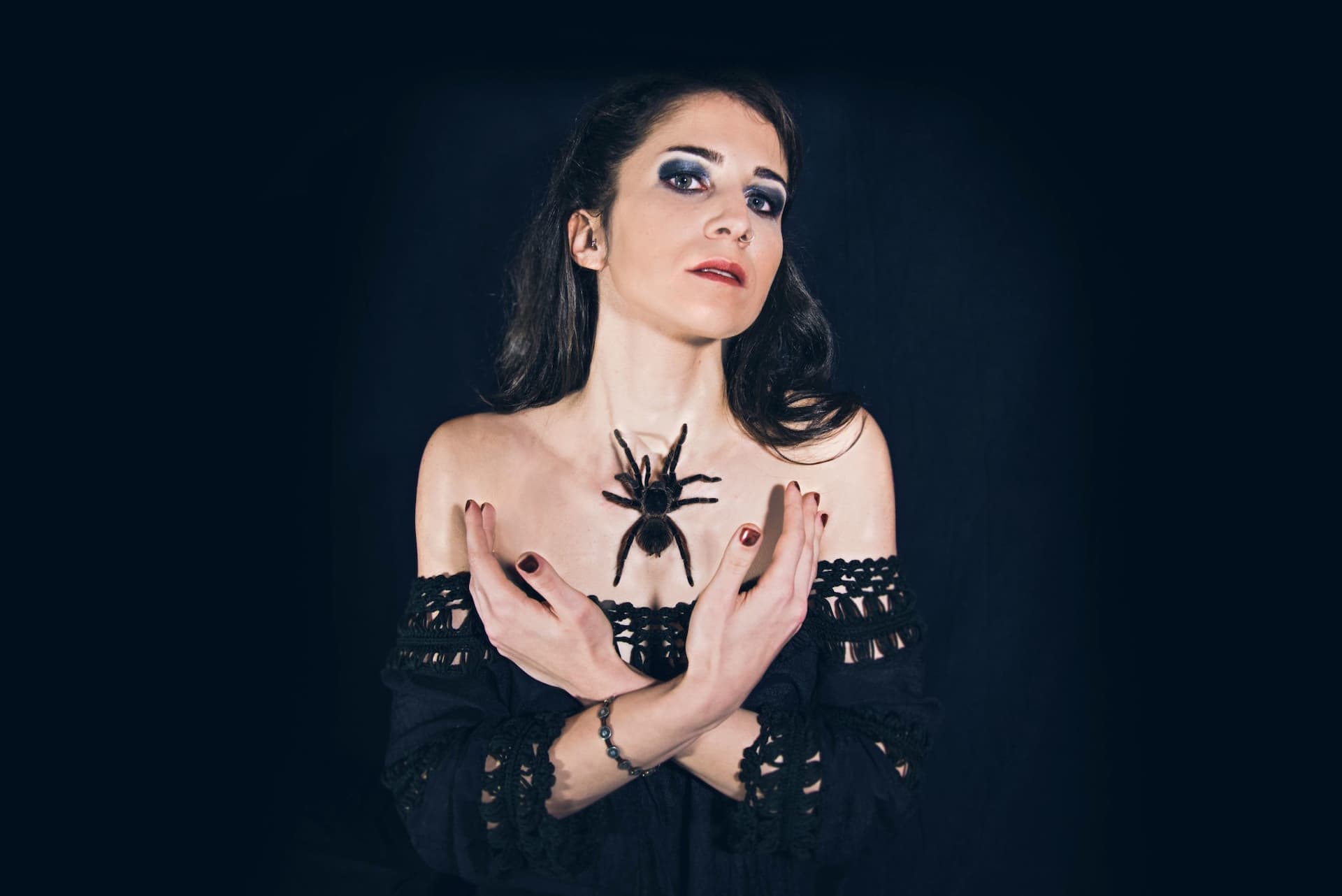 tarantola ragazza sguardo nero