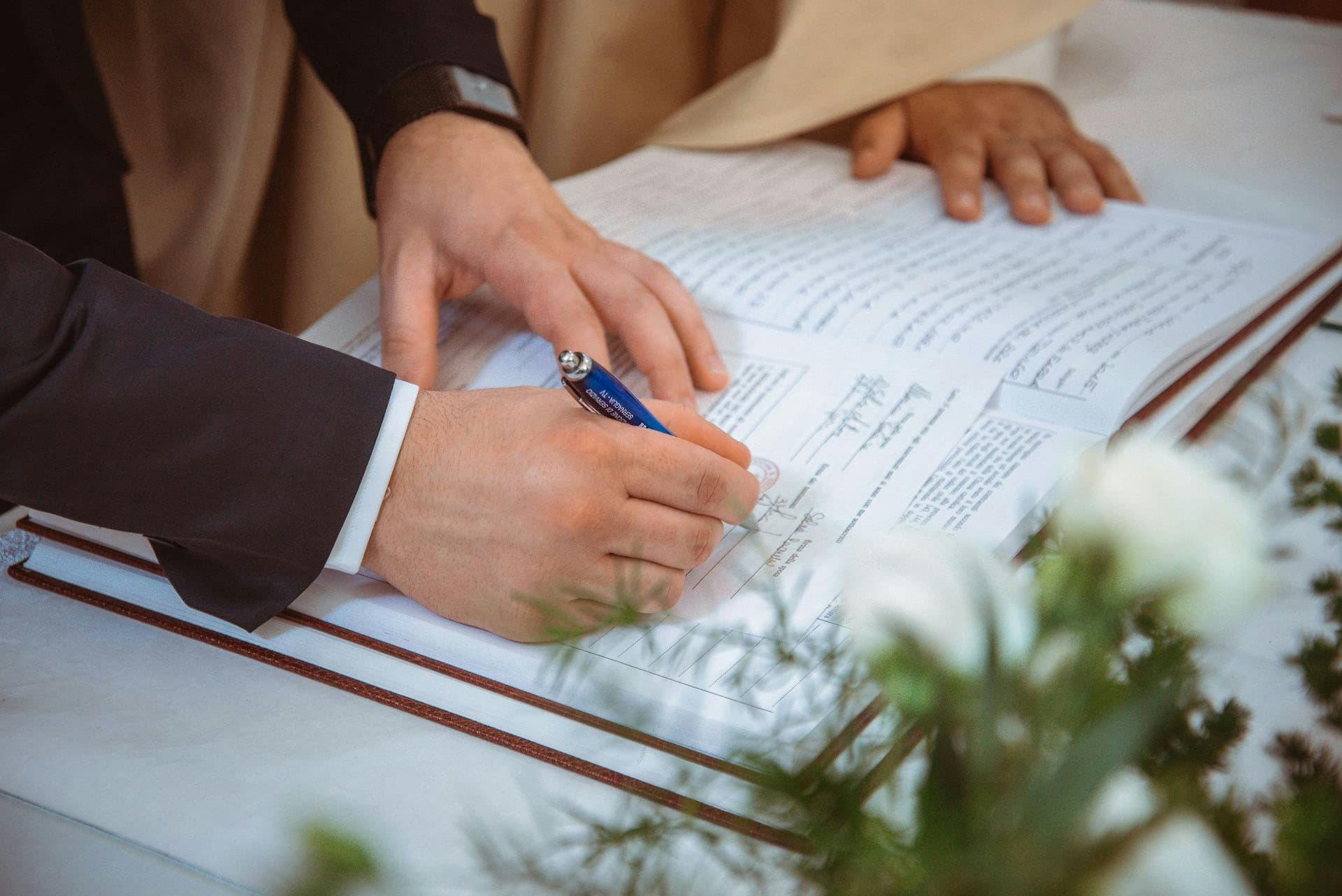 firma sposo primo piano