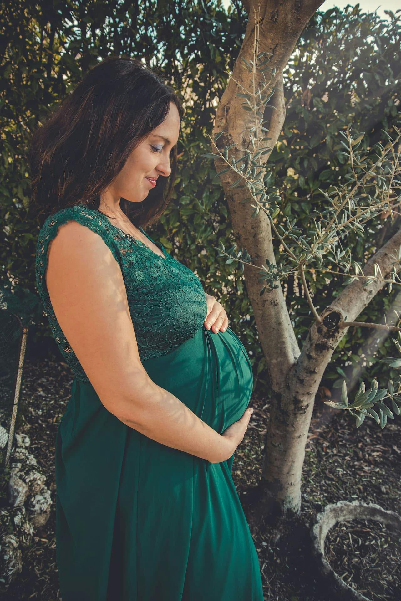 maternity donna gravidanza vestito verde profilo