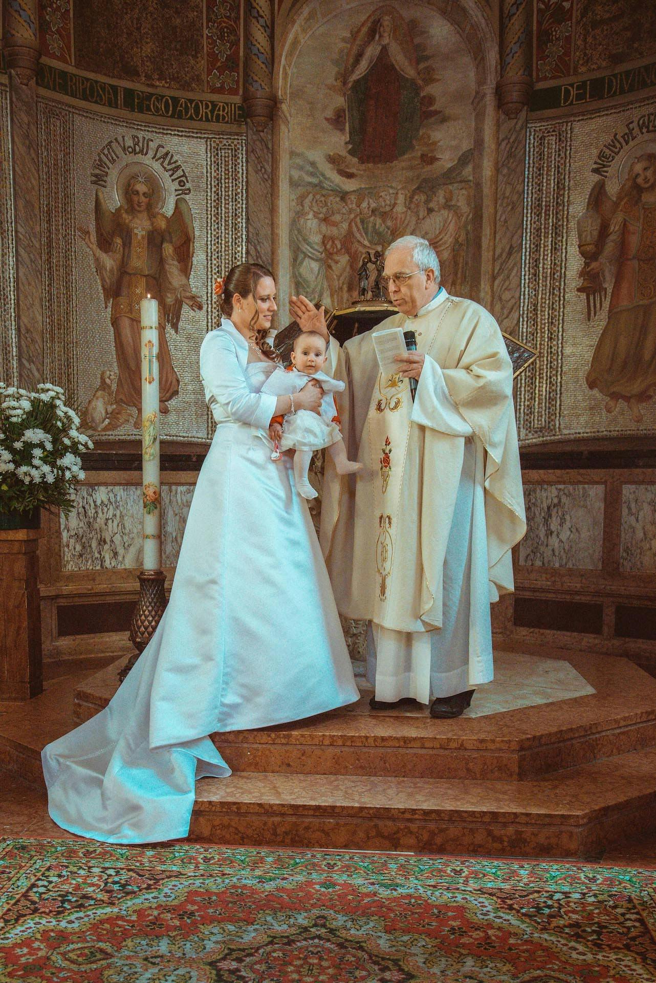 sposa prete battesimo